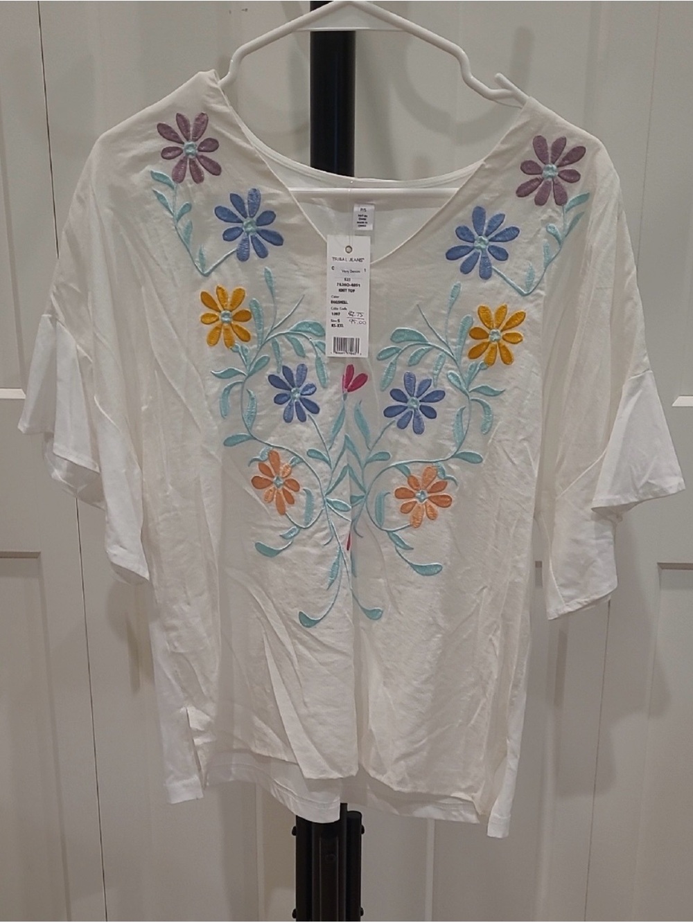 Tribal White Embroidered Floral V-Neck Blouse